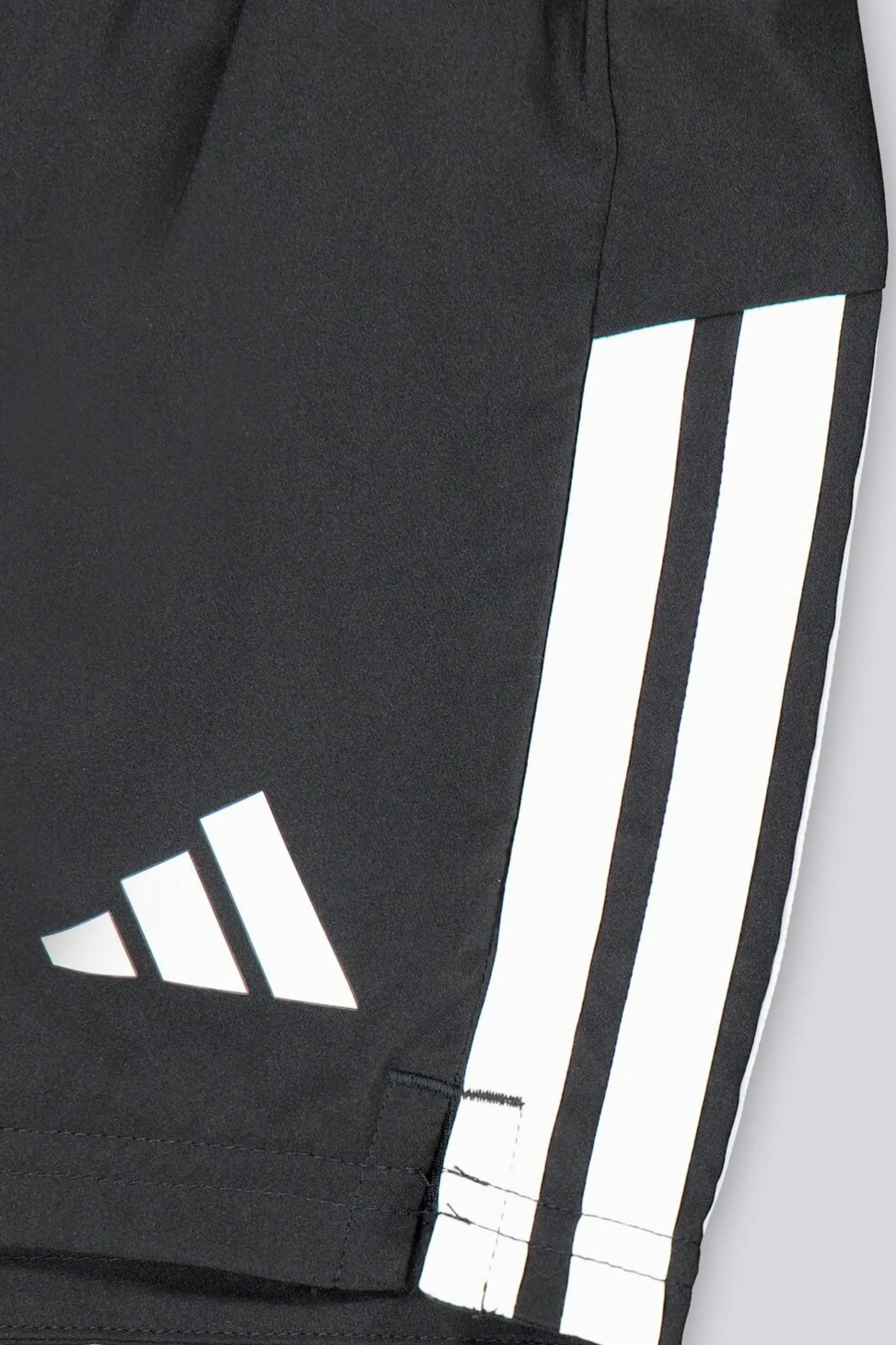 Calções adidas