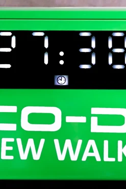 Ecode Passadeira New Walk Passadeira, 1hp, Controle Remoto, Painel Lcd, Parada Automática, Guiador Dobrável