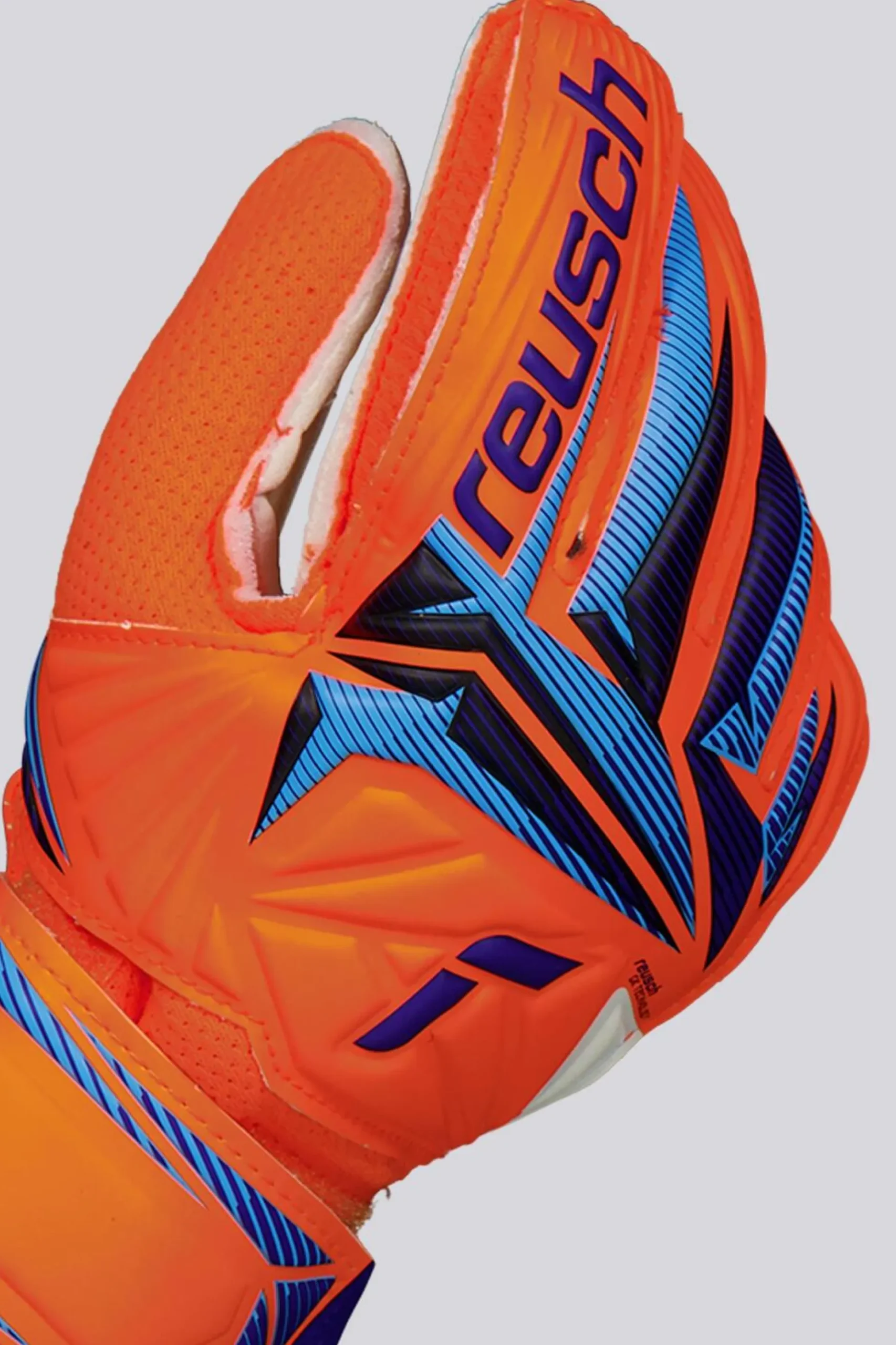 Reusch Attakt Solid